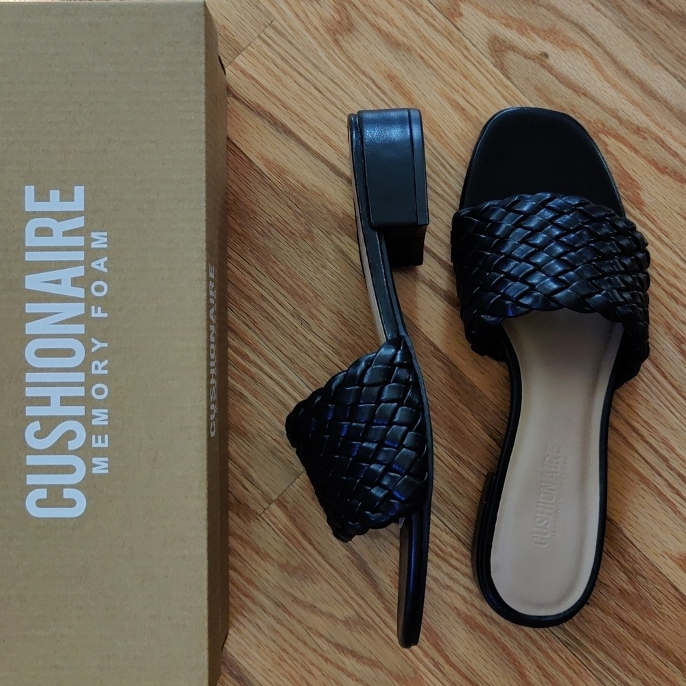 Cushionaire Memory Foam Nerida Black Heeled Sandals, size 8.5M